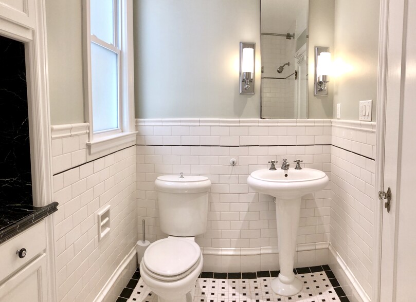 Full Bath - 4636 18th St