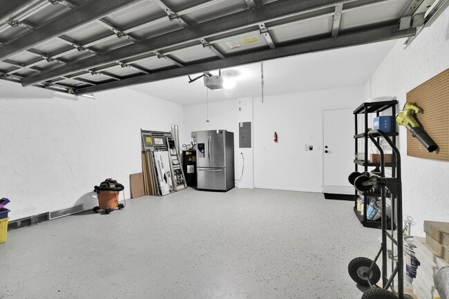 Building Photo - 8608 Vía Giula