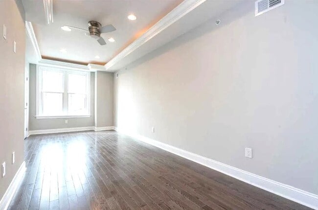 Building Photo - Gorgeous 3-Bedroom Townhome with Finished Basement and Rooftop Deck! Available mid-June!