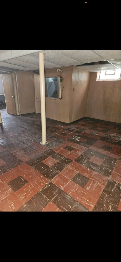 Building Photo - 3 bedroom, 1.5 Bath! Must See! Detroit's Eastside