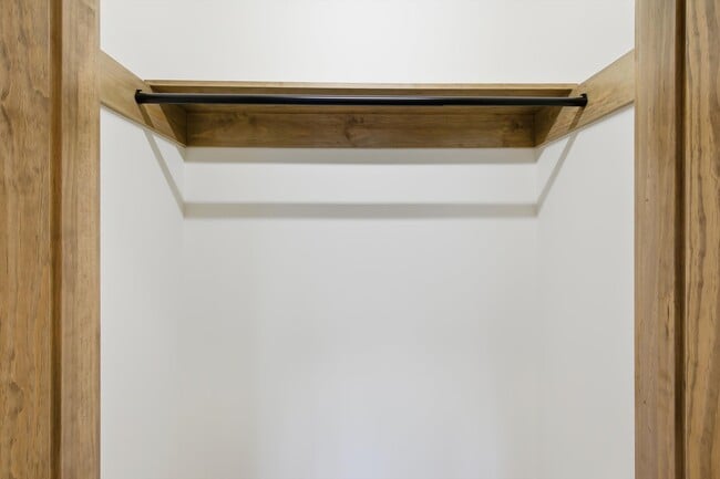 Building Photo - 106 Fairway Cir