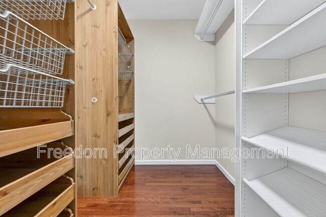 Building Photo - 8513 Thomas Dr