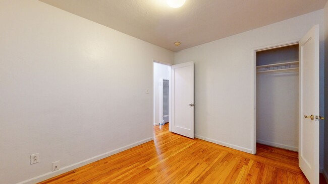 Building Photo - Spacious 2 Bedroom 1 Bathroom Available In...