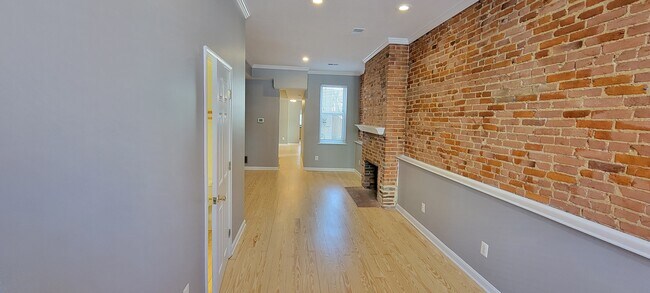 Building Photo - 926 S Hanover St
