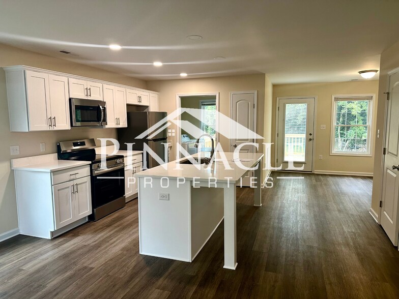 Building Photo - 217 Munford St