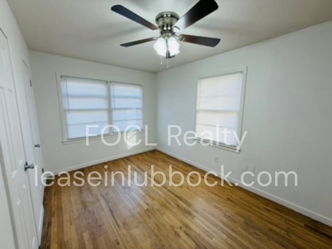 Building Photo - 2 bedroom + office, 1 car garage