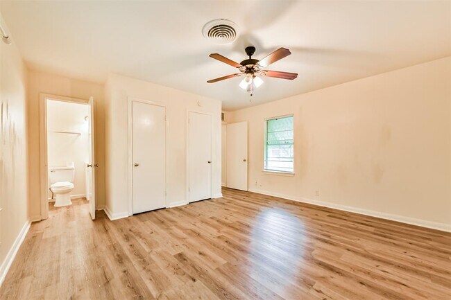 Building Photo - 3022 Broadmead Dr