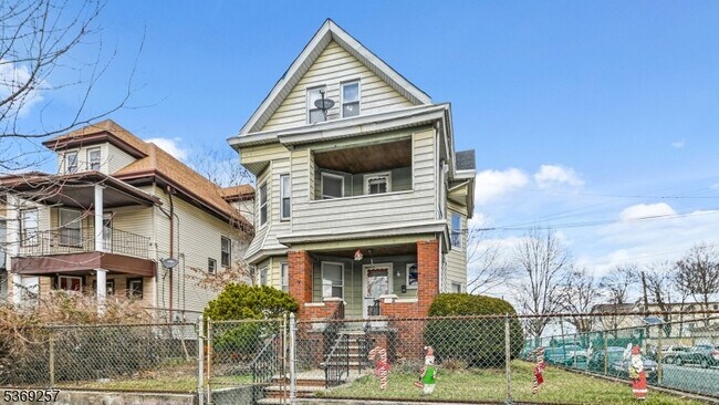 Primary Photo - 129 17th Ave