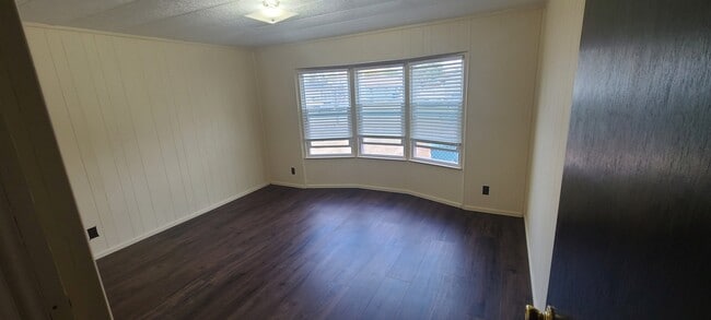 Building Photo - 3250 W Echo Dr