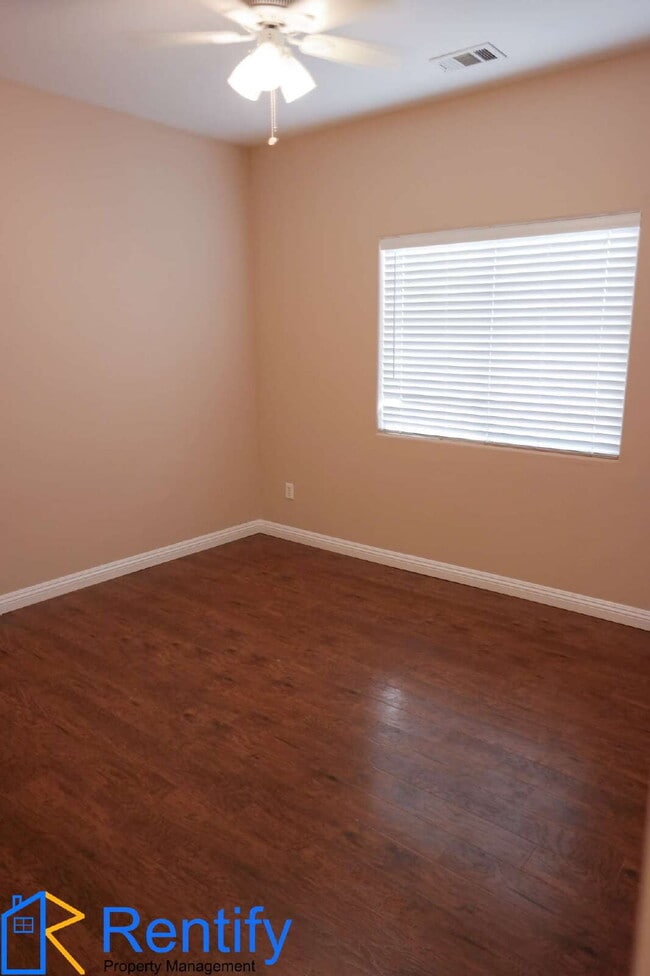 Building Photo - Cute 3/2 SW home in a Cul-de-Sac.