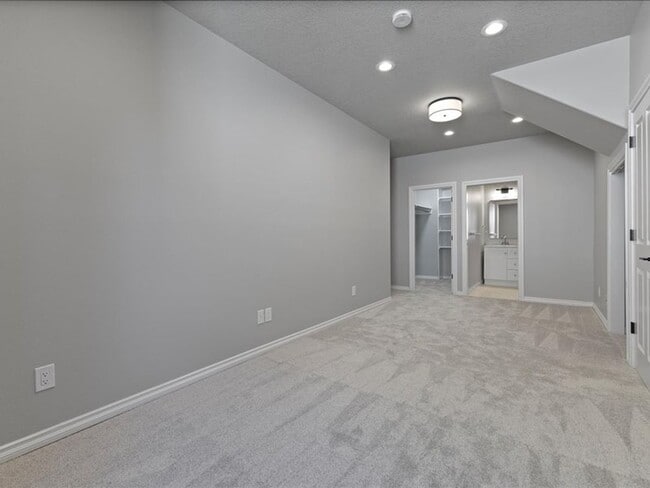 Building Photo - Newly Renovated Beaverton Home with Natura...