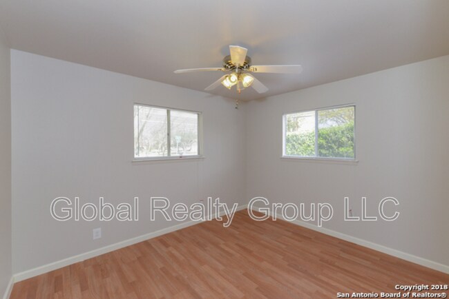 Building Photo - 202 Ivy Ln