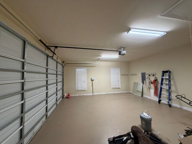 Building Photo - 617 Carpenter Way