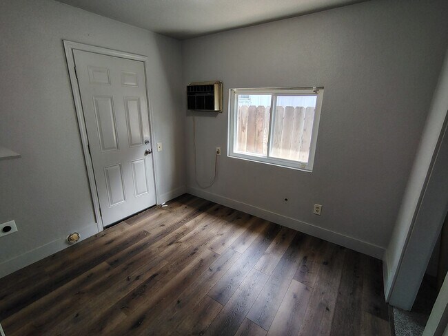 Building Photo - 1806 Enslen Ave