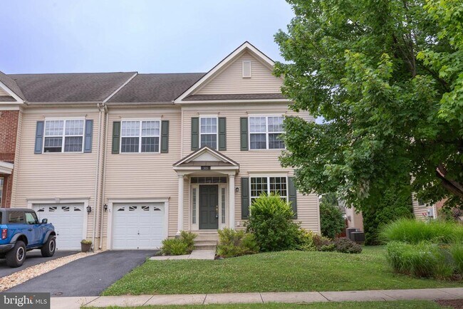 Building Photo - 305 Lewisburg Ln