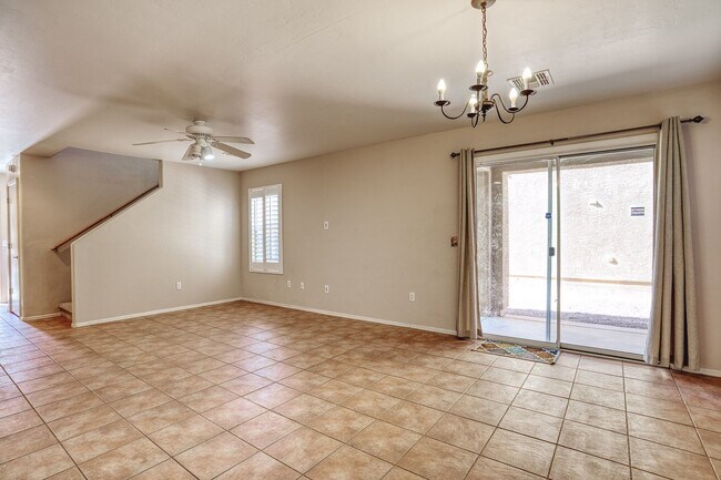 Building Photo - Lovely 3 Bedroom House!