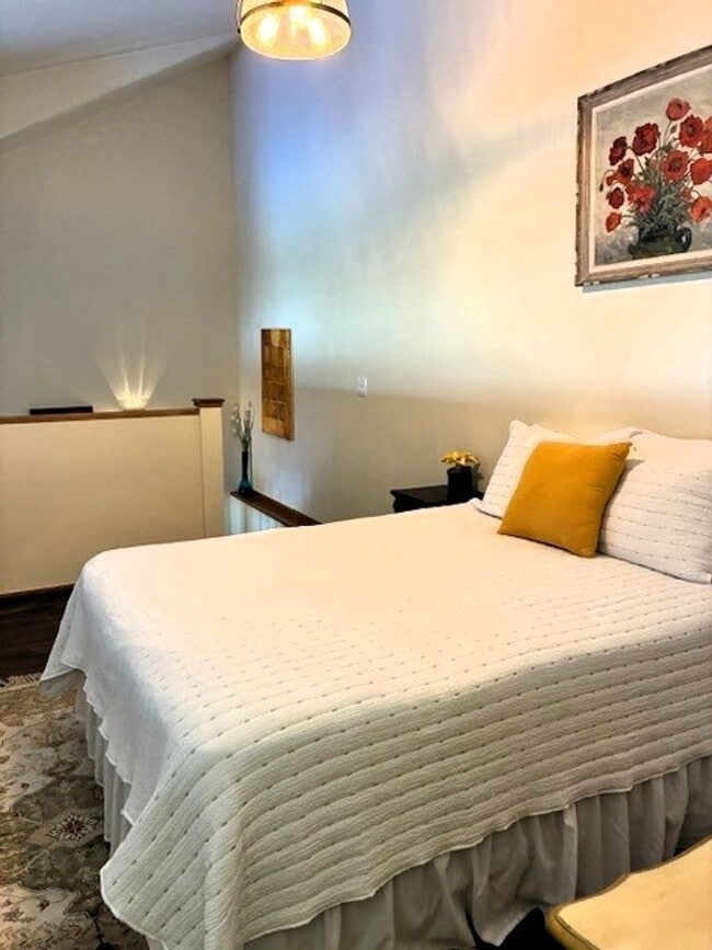 Building Photo - Long Term Rental- Buffalo Ridge/Village 403CC