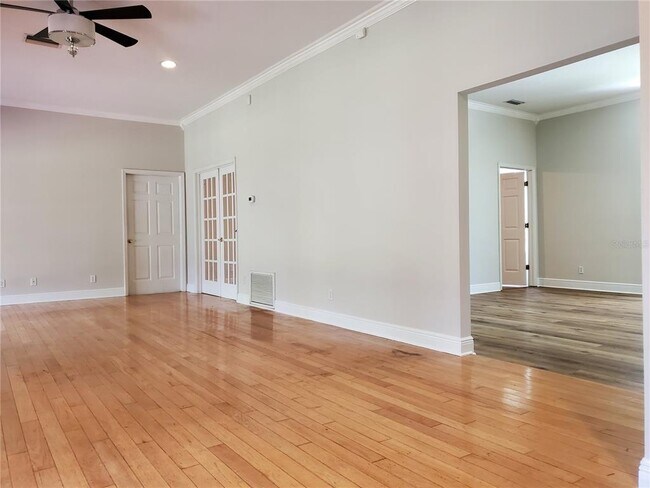 Building Photo - 2121 Fairfield Ave