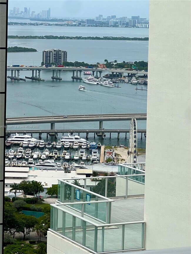 Building Photo - 300 S Biscayne Blvd