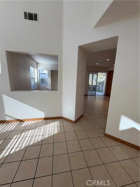 Building Photo - 17 Pastora