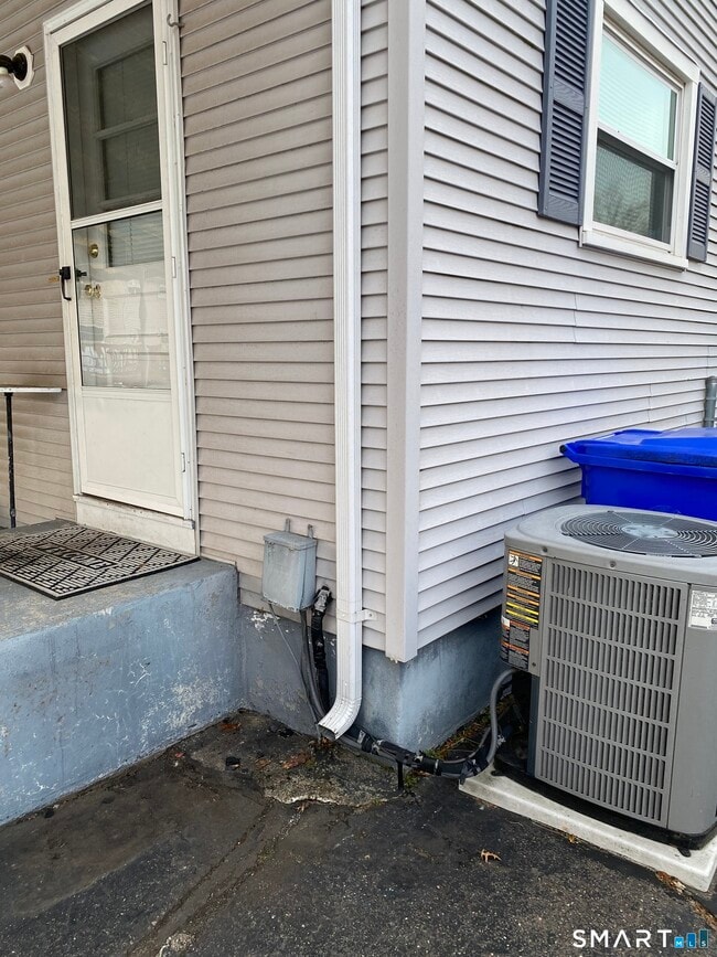 Building Photo - 27 Jerry Rd