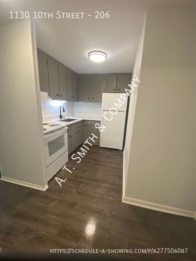 Building Photo - 1130 10th St