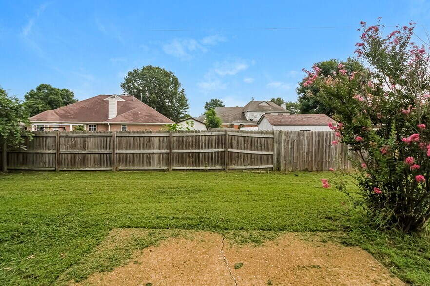 Building Photo - 8220 Glynn Vale Cove S