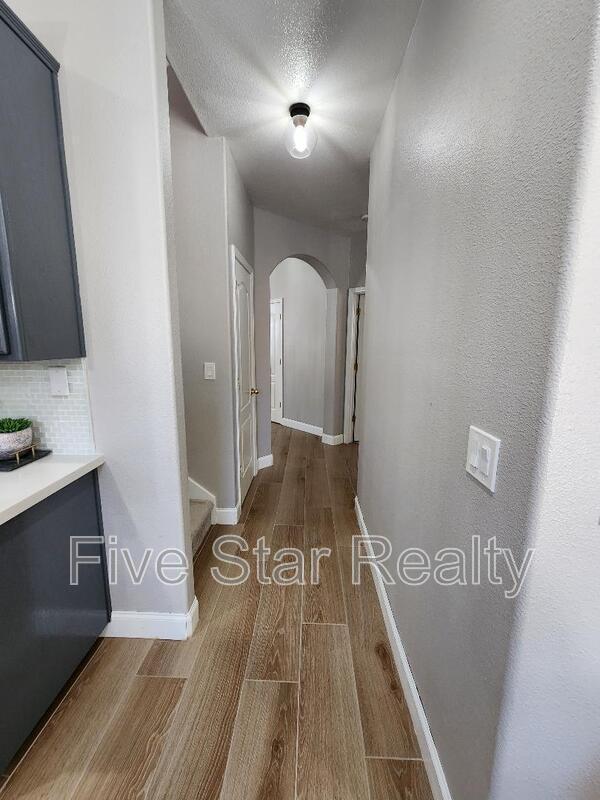 Building Photo - 2489 De Beers Ct