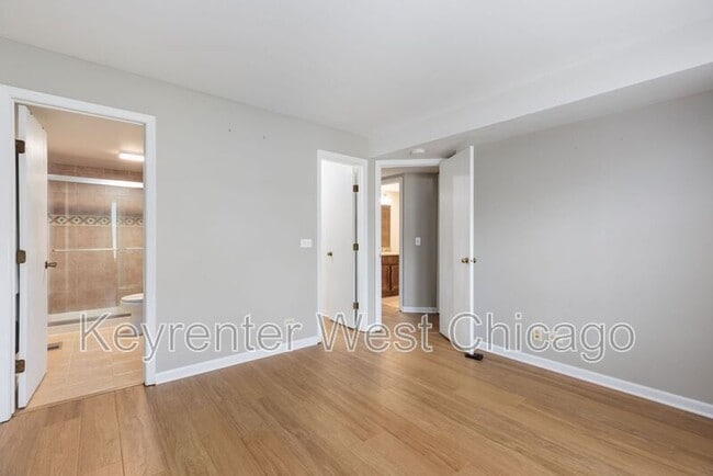 Building Photo - 1851 Fox Run Dr