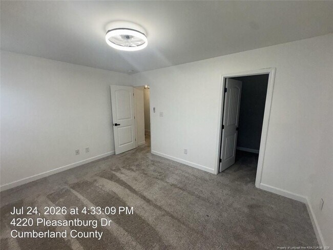 Building Photo - 4220 Pleasantburg Dr