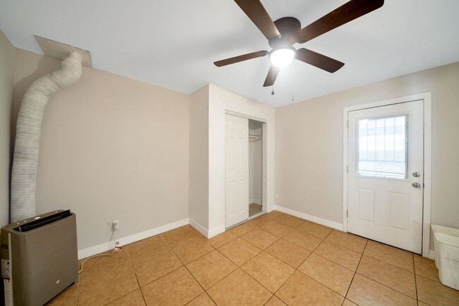 Building Photo - Great 6 Bedroom home near ASU with large BASEMENT