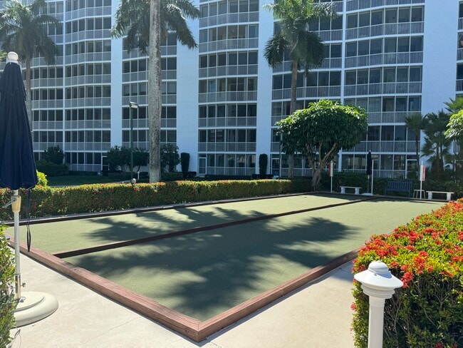 Building Photo - 3224 S Ocean Blvd