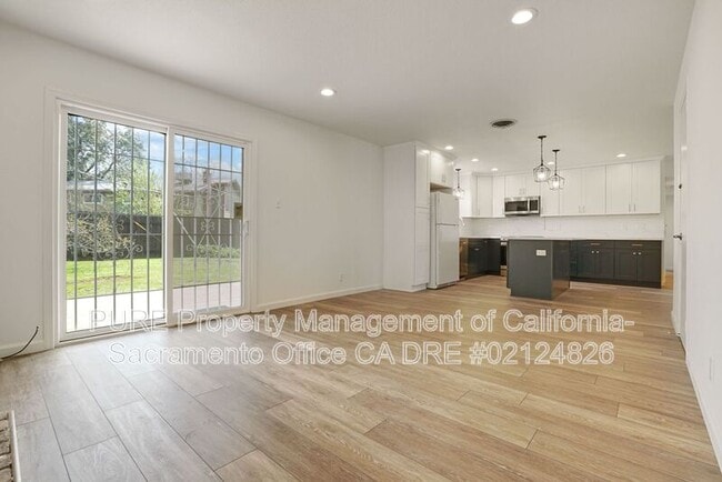 Building Photo - 2140 W La Loma Dr