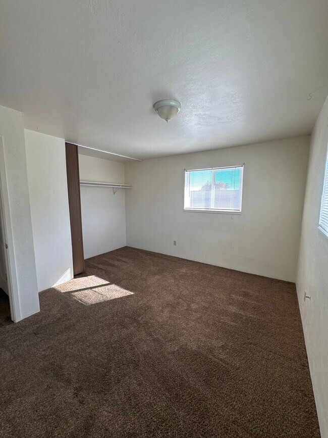 Building Photo - 47 W 600 N