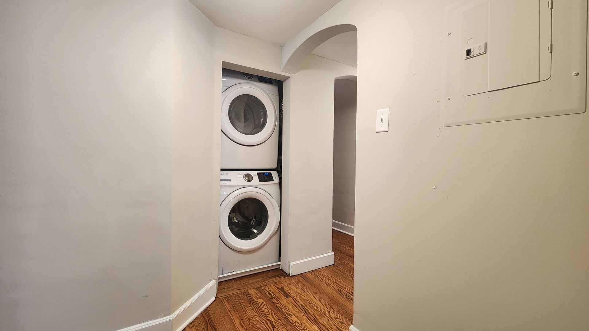 Building Photo - 7754 Kingsbury Blvd