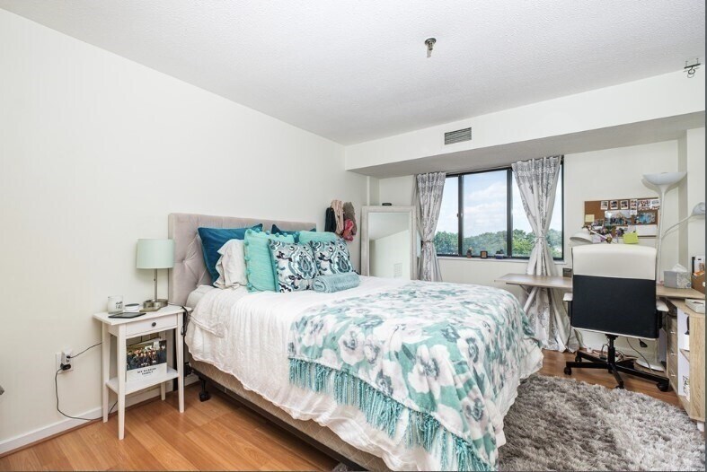 Building Photo - 147 Kelton St