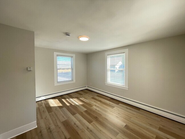 Building Photo - 55 Henriette St
