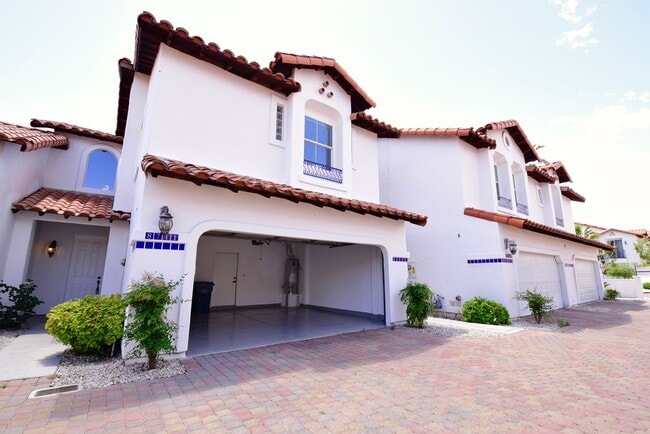 Building Photo - Charming Mediterranean-Style Townhome in G...