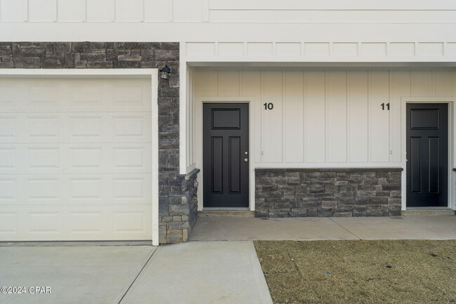 Building Photo - 6997 Patronis Dr