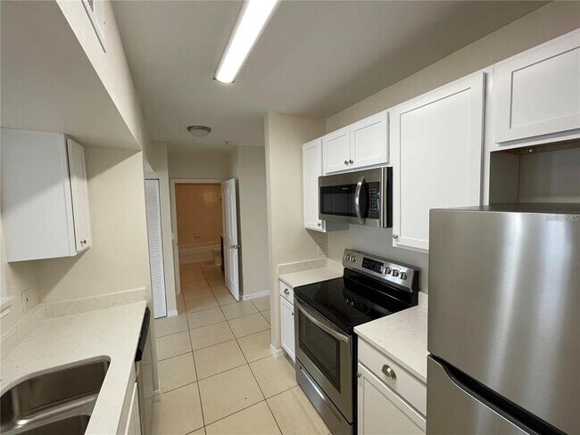 Building Photo - 1020 Siena Park Blvd W