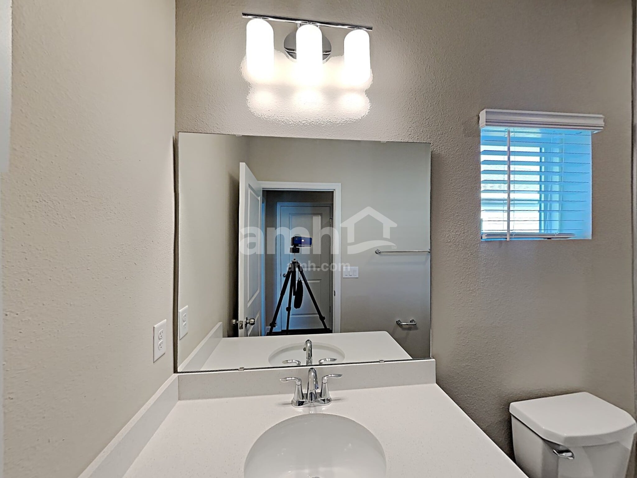 Building Photo - 244 Hemlock Pt