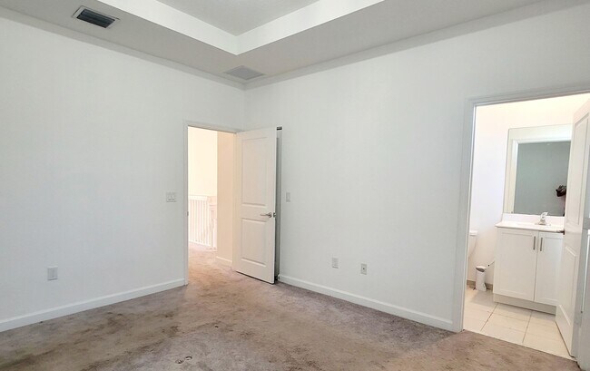Building Photo - 20756 NE 5th Ct