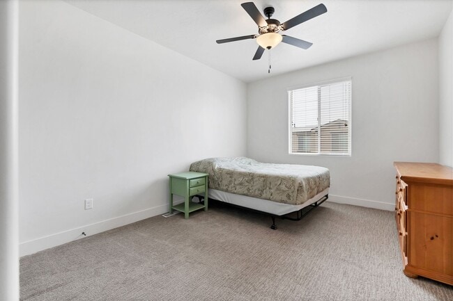 Building Photo - Lovely, Modern Townhome in Scenic Ivins