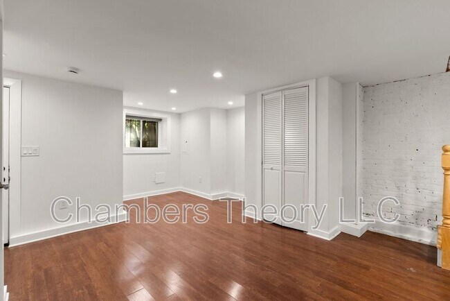 Building Photo - 1745 1st St NW