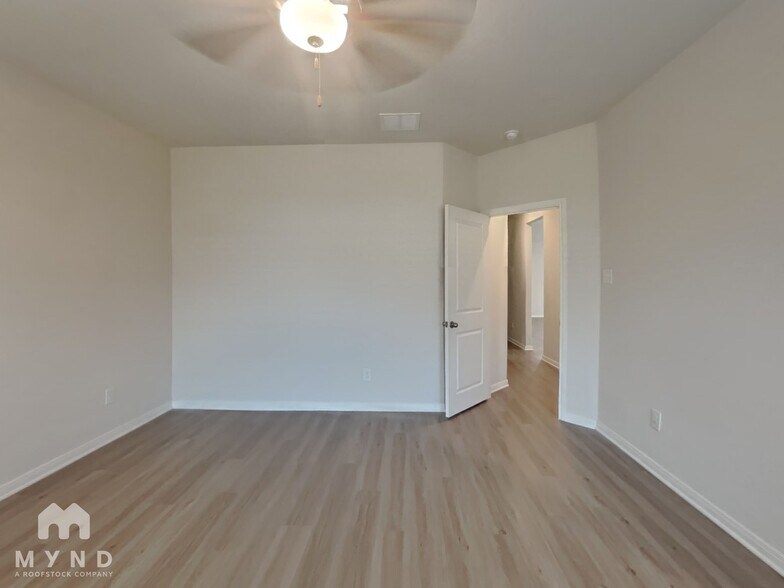 Building Photo - 15635 Plum Brk Dr