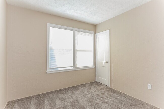 Building Photo - 5129 Appleton Ave