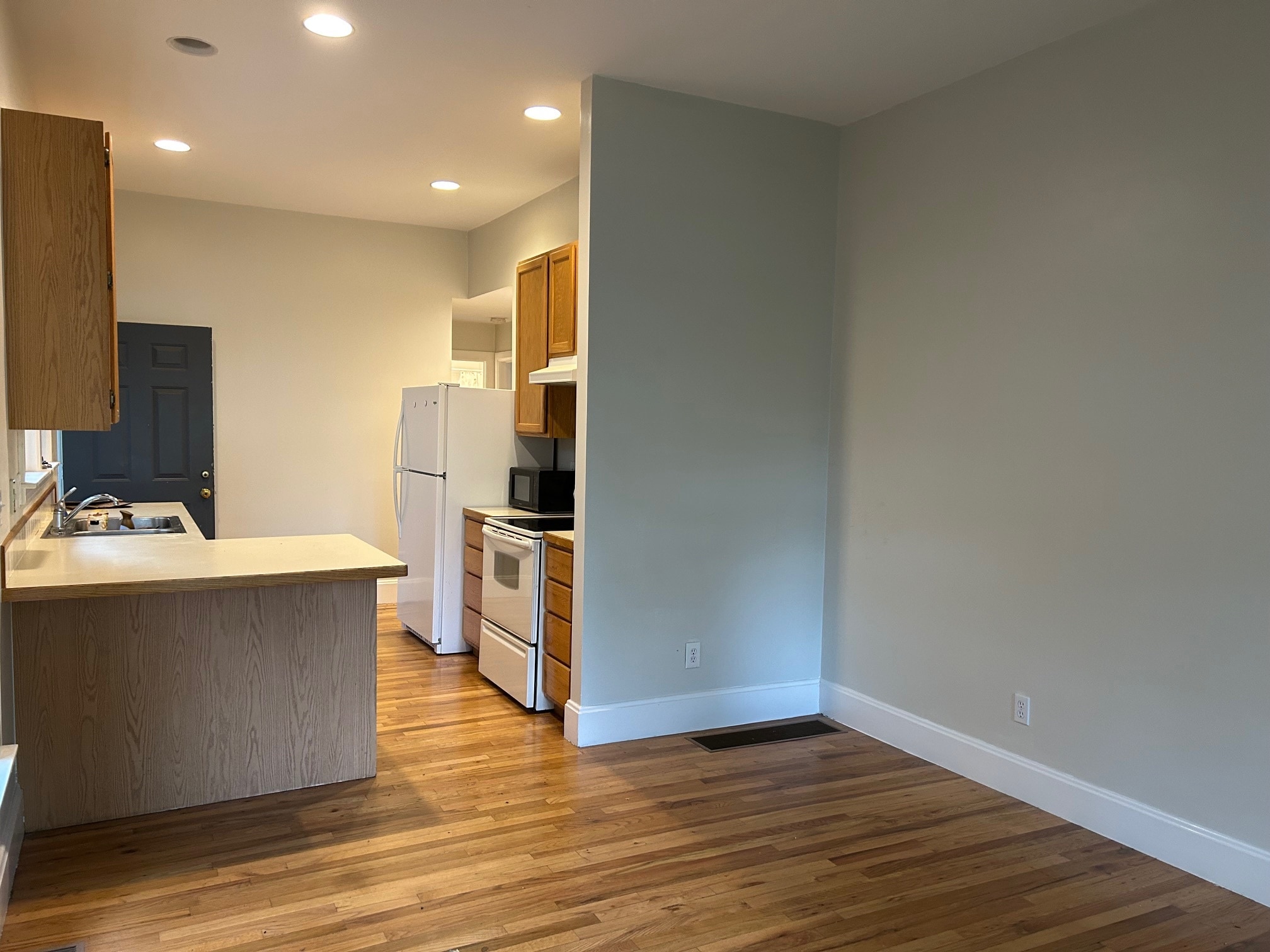 Building Photo - 603 Mathews St