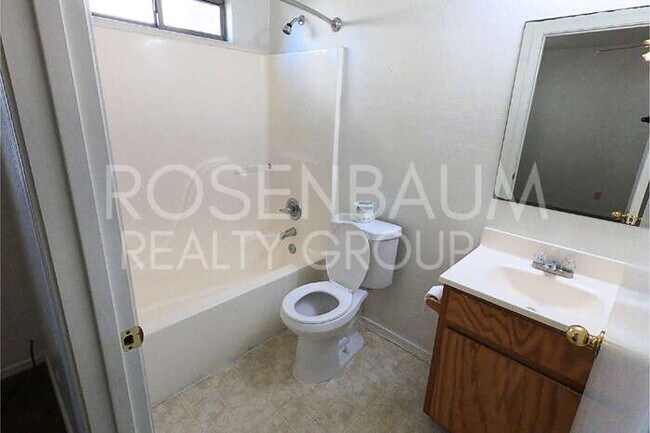 Building Photo - 507 E 10th Ave