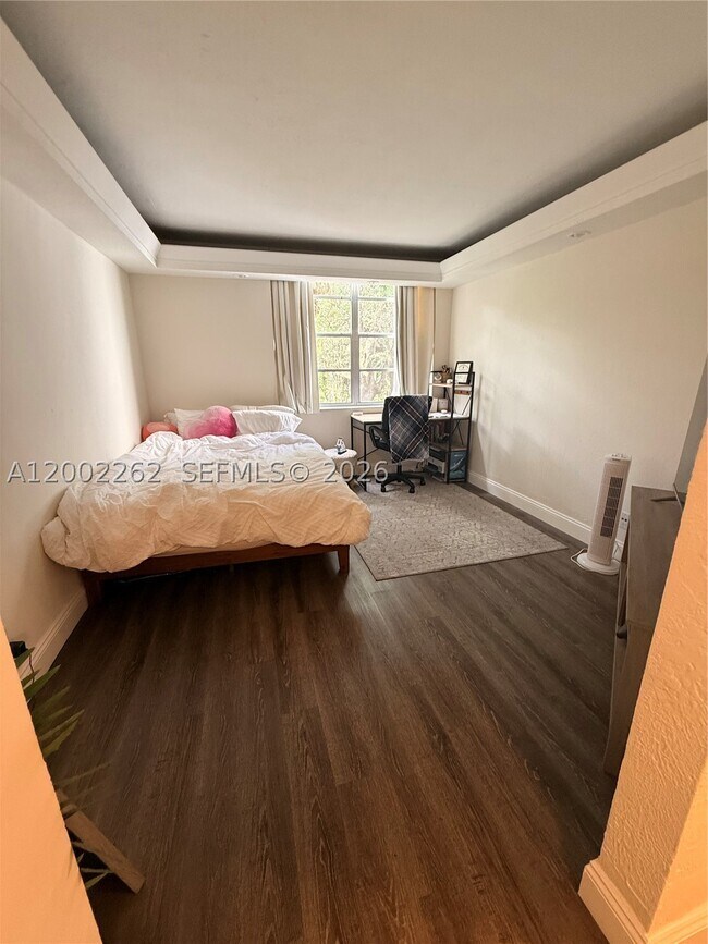Building Photo - 9440 Live Oak Pl