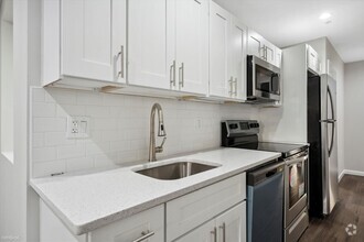 Building Photo - 3 br, 3 bath Triplex - 2025 N 16TH ST Unit...